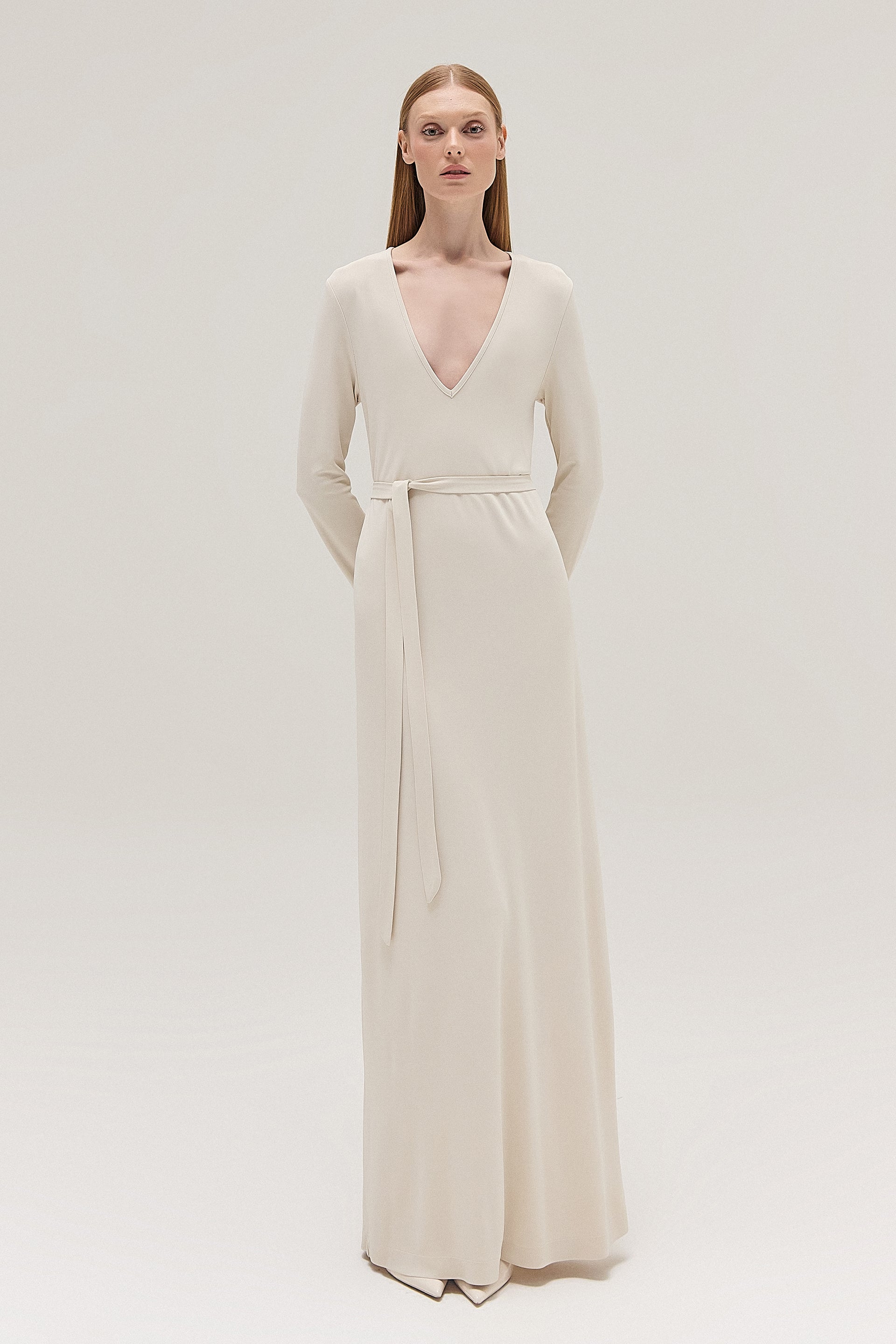 VESTIDO LONGO DECOTE V JERSEY OFF WHITE – TIG STORE