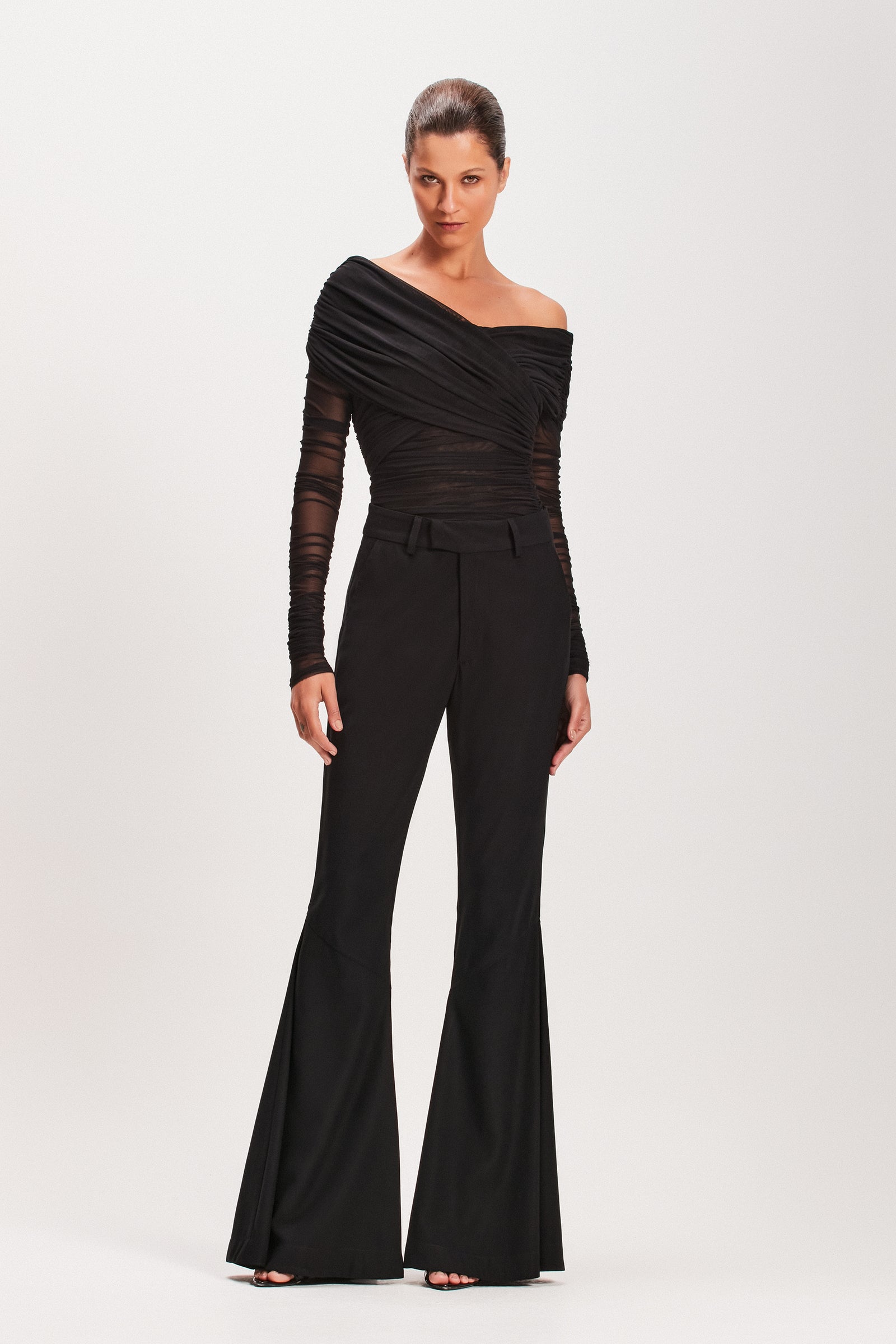 CALÇA BOCA DE SINO PRETA – TIG STORE