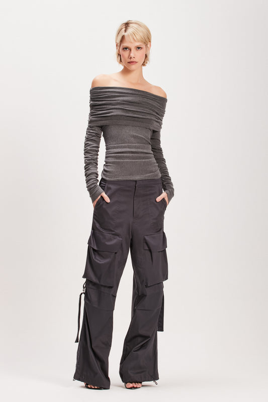 BLUSA TRICOT DRAPEADA OMBRO A OMBRO CINZA (8080366239971)