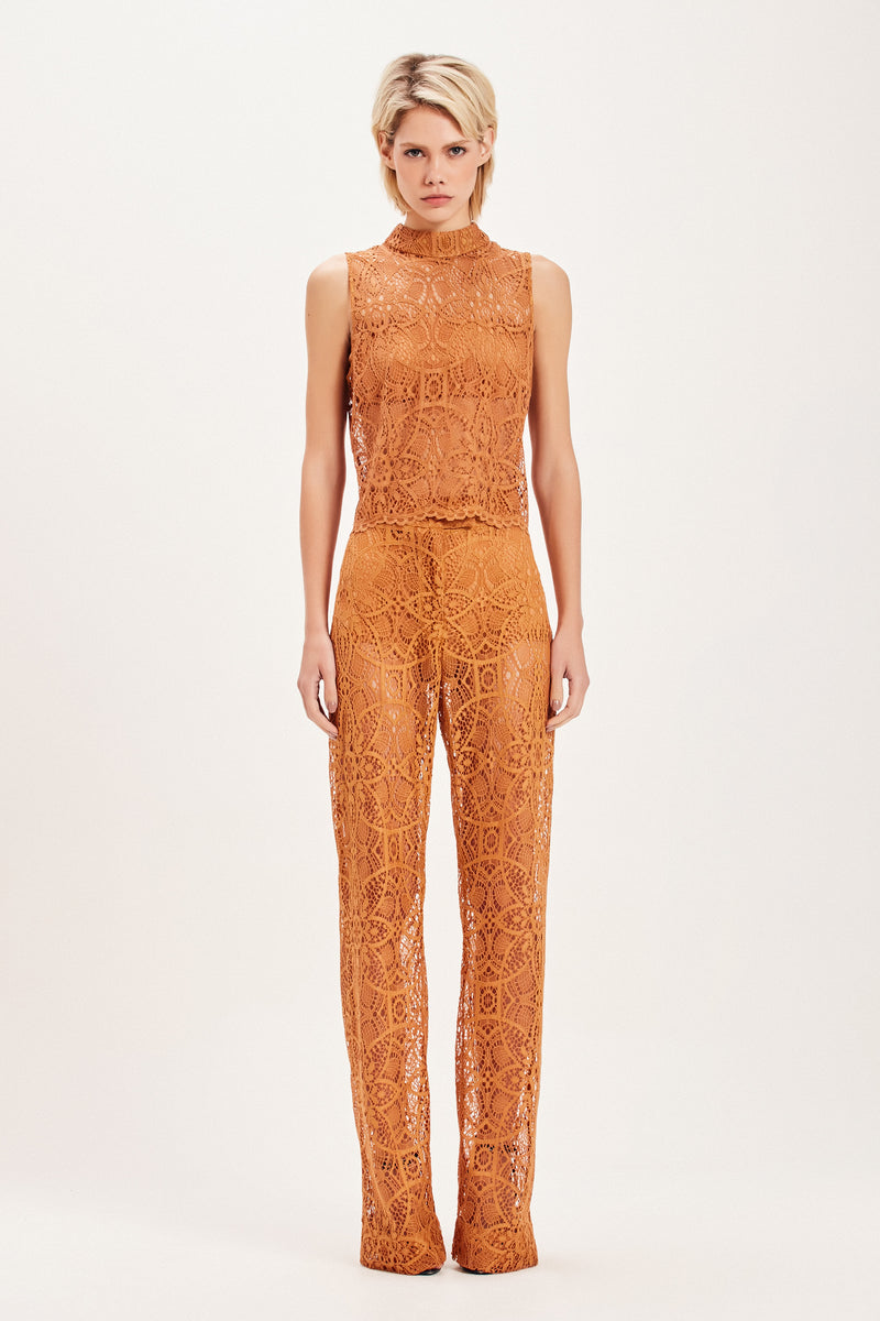 BLUSA CROPPED SEM MANGA RENDA OCRE (8098996846819)