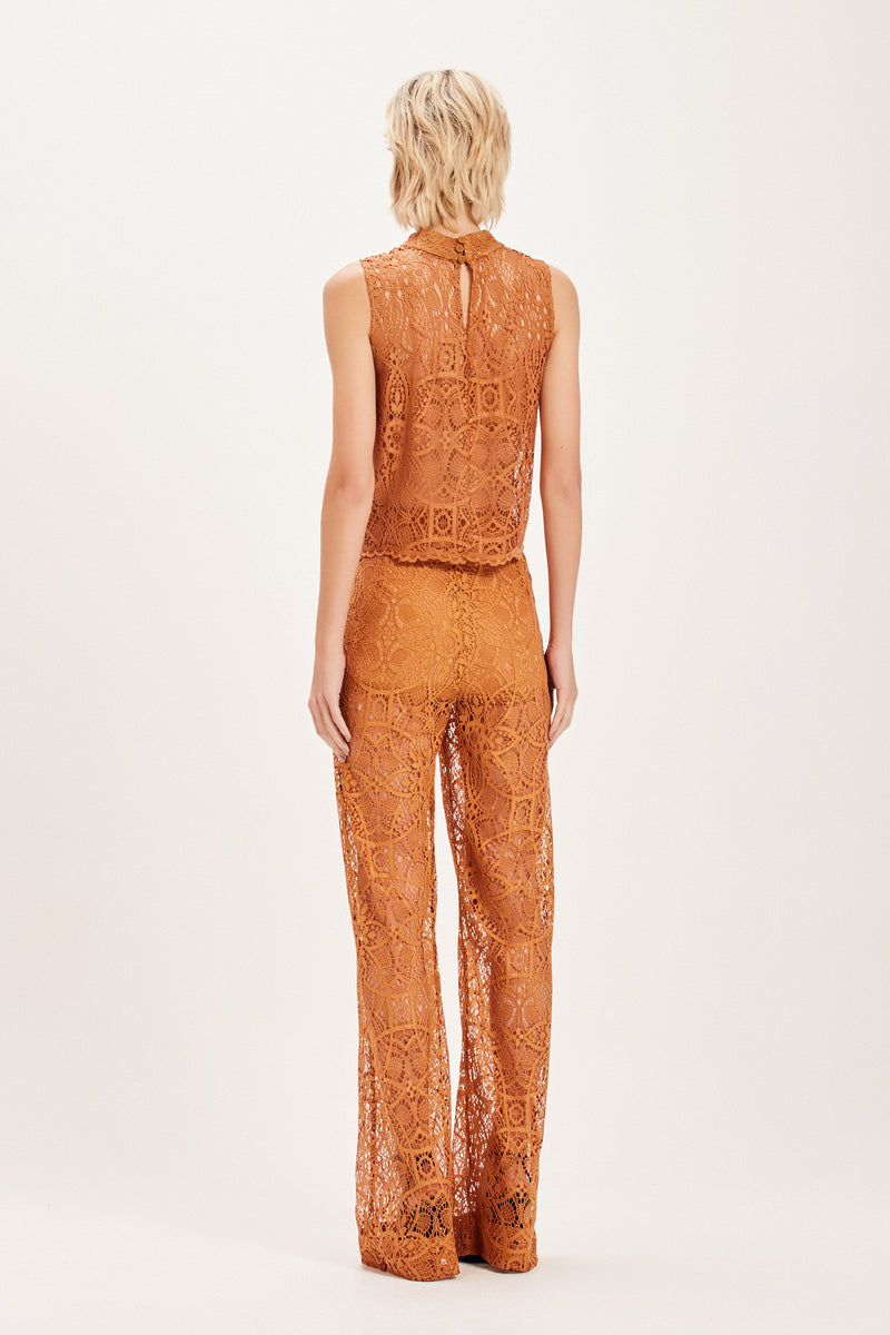 BLUSA CROPPED SEM MANGA RENDA OCRE (8098996846819)