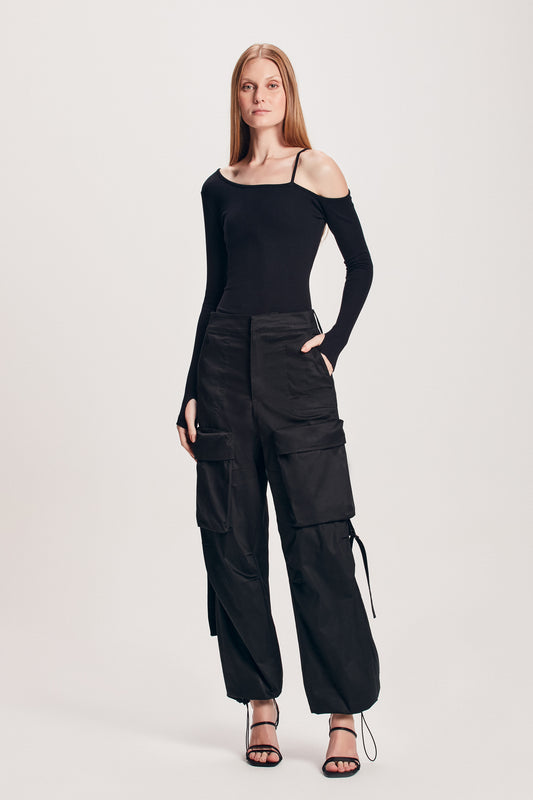BLUSA DECOTE ASSIMÉTRICO ML MALHA PRETA (8112393060579)