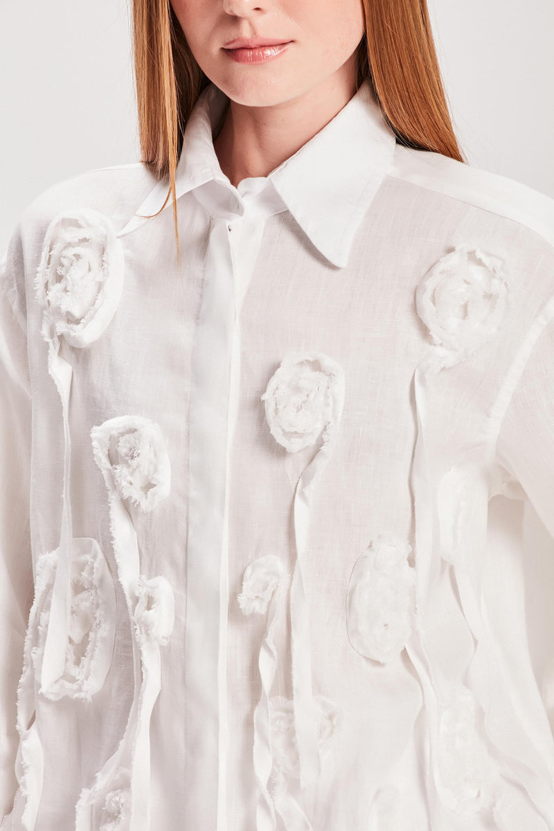 CAMISA LINHO FLORES APLICADAS OFF WHITE (8127961530595)