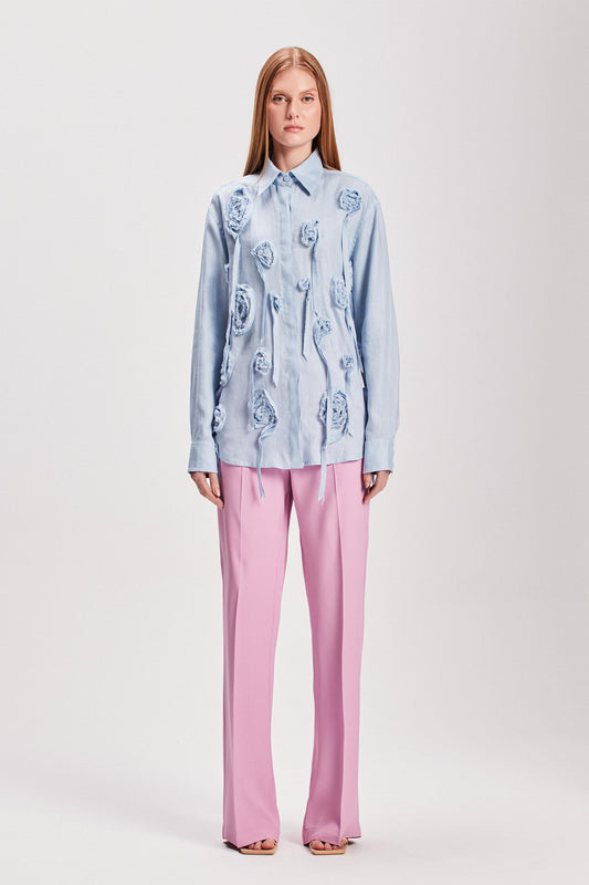 CAMISA LINHO FLORES APLICADAS AZUL (8127961333987)