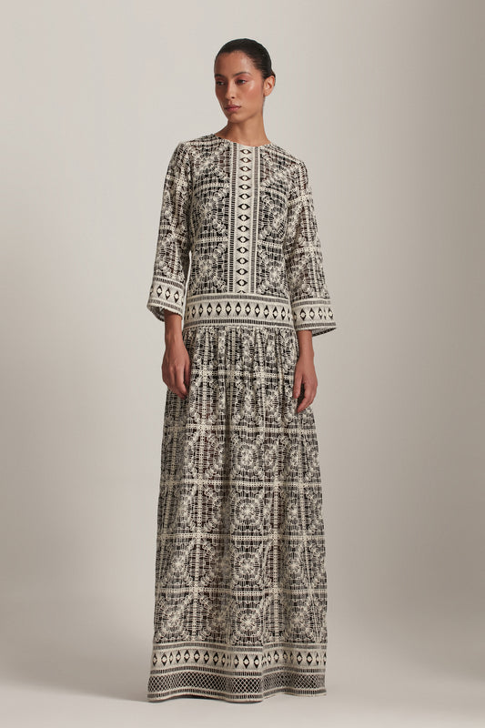 VESTIDO LONGO BORDADO PRETO E OFF WHITE (8143810822371)