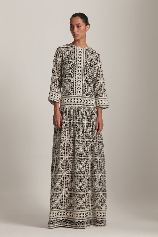 VESTIDO LONGO BORDADO PRETO E OFF WHITE (8143810822371)