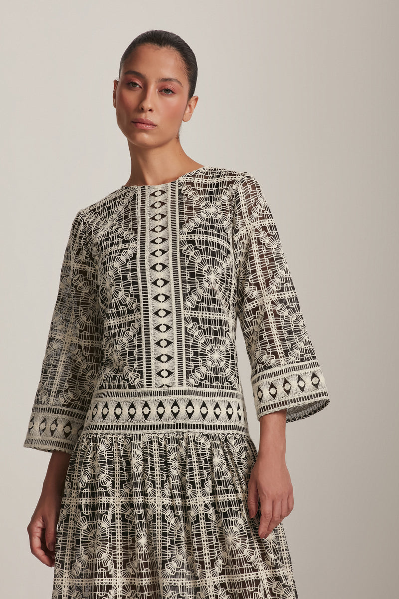 VESTIDO LONGO BORDADO PRETO E OFF WHITE (8143810822371)