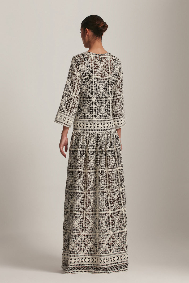 VESTIDO LONGO BORDADO PRETO E OFF WHITE (8143810822371)