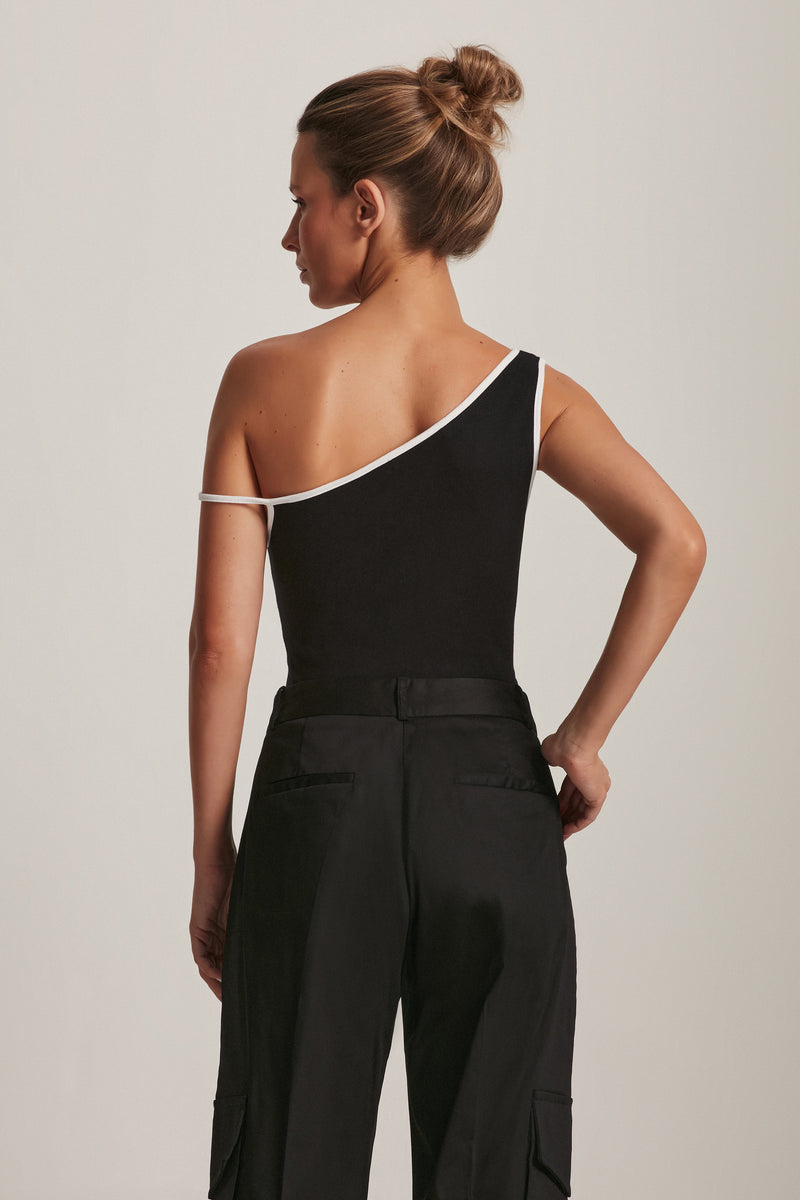 REGATA UM OMBRO MALHA PRETA VIÉS OFF WHITE (8143809216739)