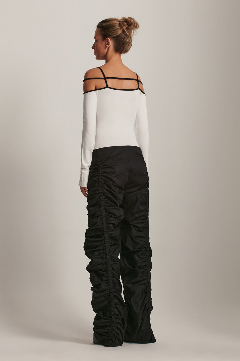 BLUSA MALHA OFF WHITE VIÉS PRETO (8143806071011)