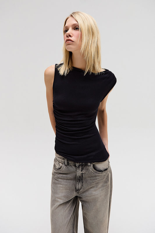 BLUSA SEM MANGA DRAPEADO LATERAL MALHA PRETA (8644190175459)