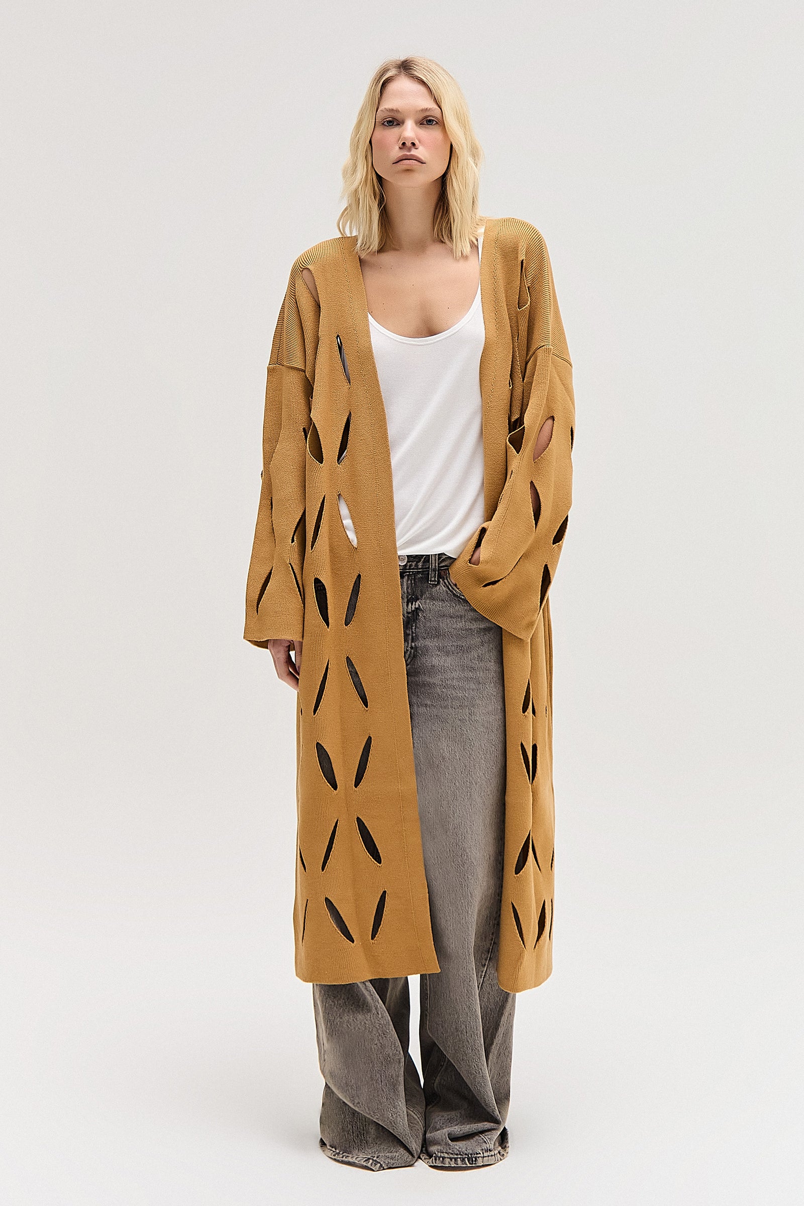 CARDIGAN TRICOT LONGO FUROS CARAMELO – TIG STORE
