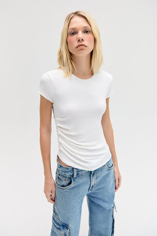 CAMISETA BABY LOOK DRAPEADA MALHA OFF WHITE (8620581945571)