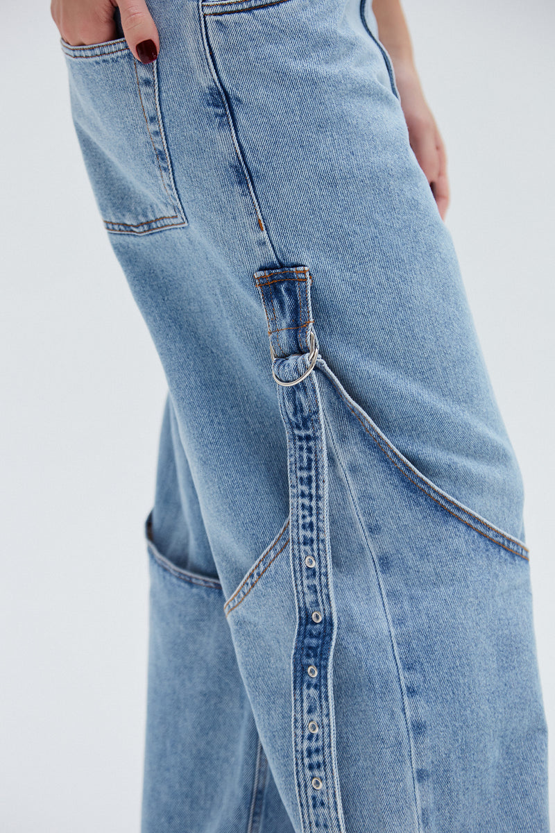 CALÇA JEANS RECORTE PERNA FIVELA LATERAL (8257060831459)