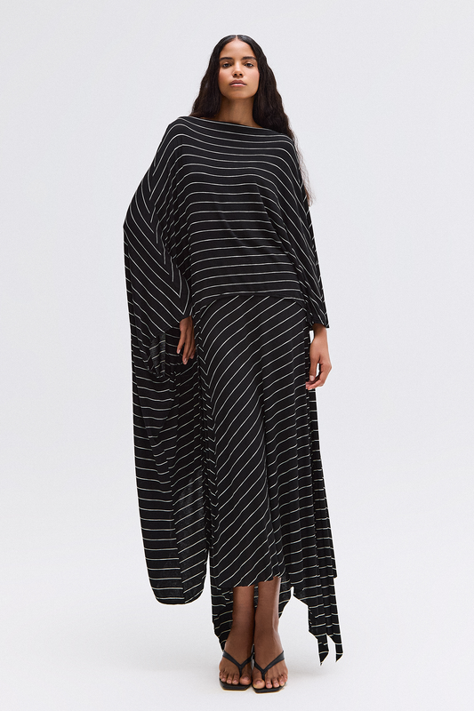 BLUSA ASSIMÉTRICA MALHA LISTRAS PRETO E BRANCO (8765747822819)