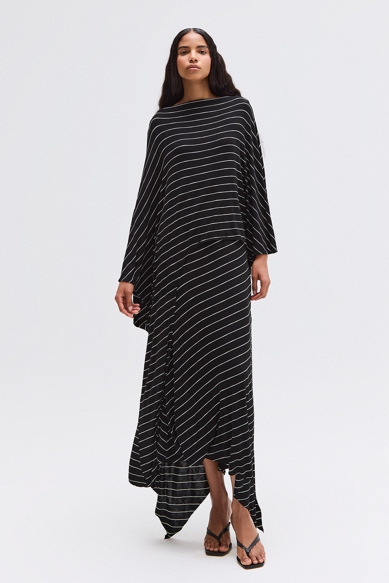 BLUSA ASSIMÉTRICA MALHA LISTRAS PRETO E BRANCO (8765747822819)