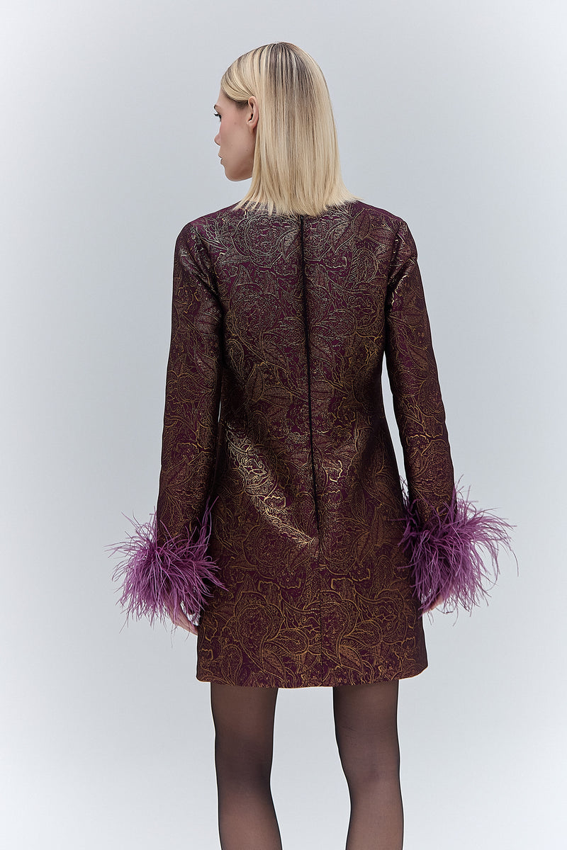 VESTIDO CURTO JACQUARD BORDÔ PLUMAS (8470124200163)