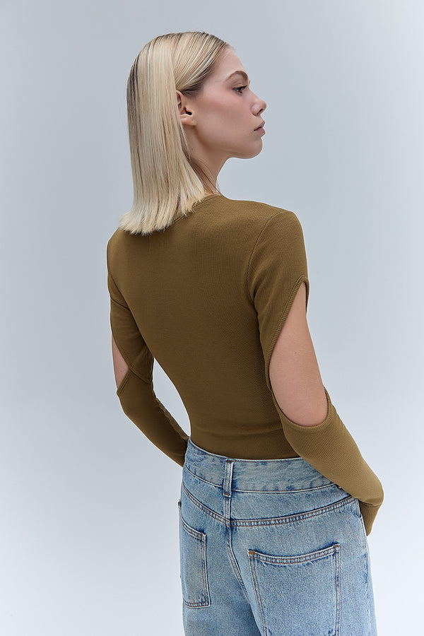 BLUSA MANGA LONGA RECORTE BRAÇO MALHA CAMELO (8470191866083)