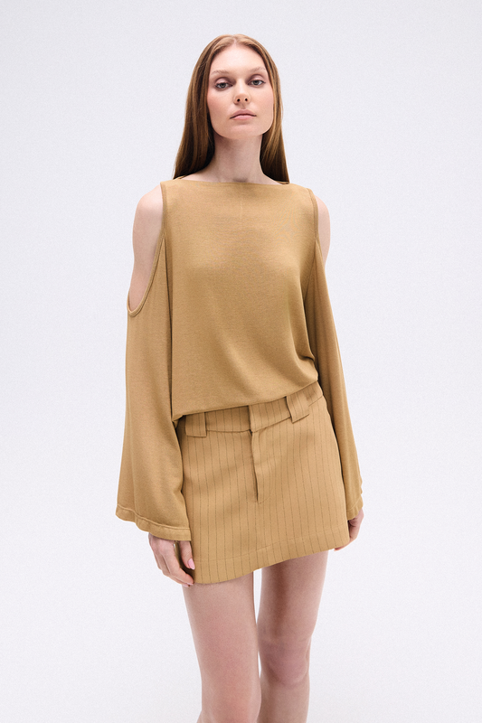 BLUSA AMPLA MANGA LONGA ABERTURA OMBRO MALHA CARAMELO (8748932595939)