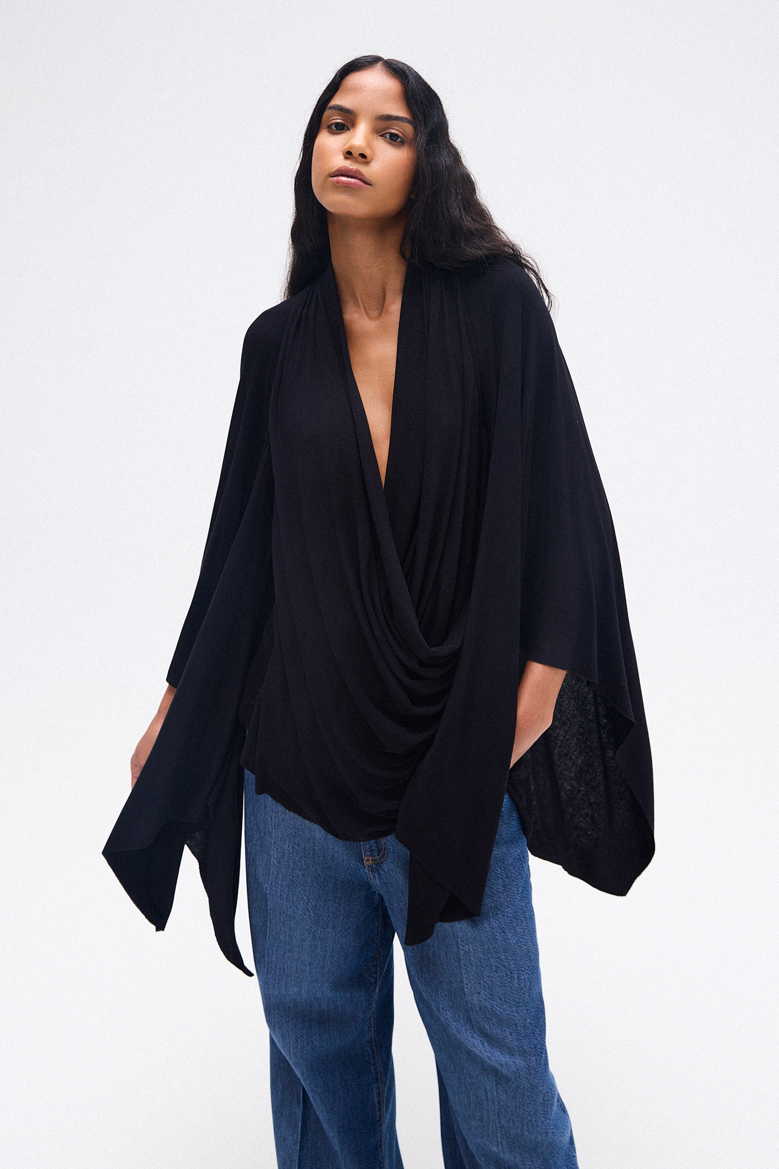トップス 23SS/DRAPE SLEEVE T-SHIRT/38 BLUSA TRANSPASSE FRENTE MANGAS MALHA PRETA – TIG STORE