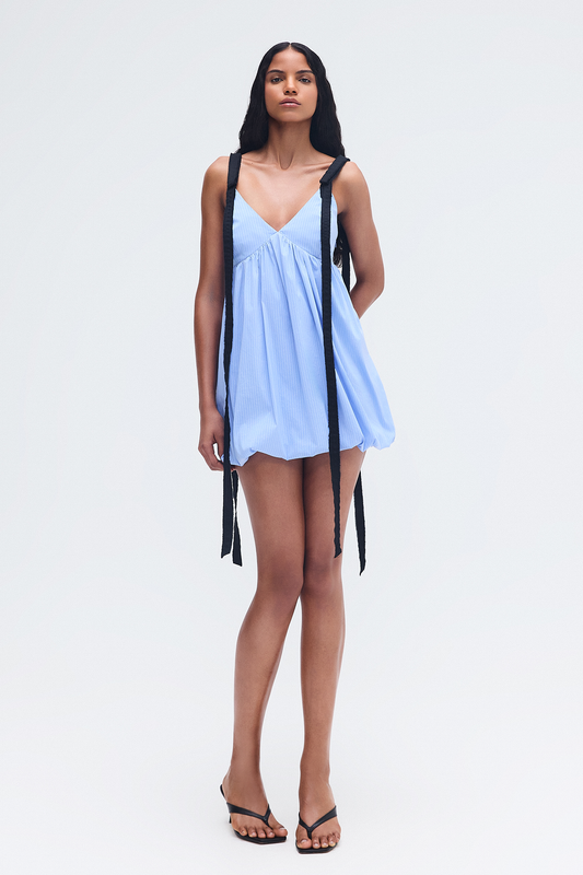 VESTIDO ALÇA CURTO BALONÊ TRICOLINE LISTRAS AZUIS LAÇO PRETO (8748926796003)