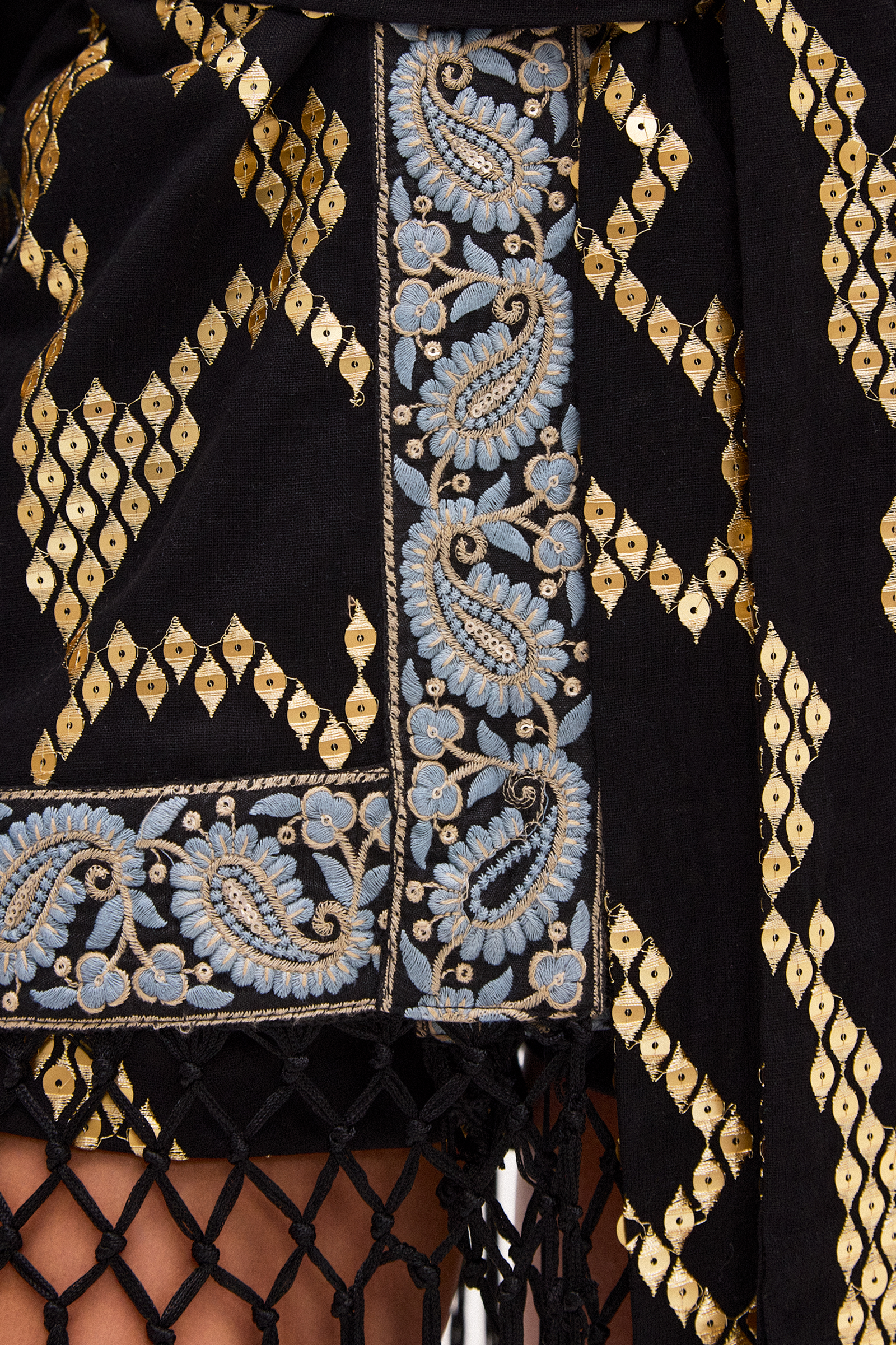 KIMONO JACQUARD DOURADO PASSAMANARIA E FRANJAS PRETO – TIG STORE