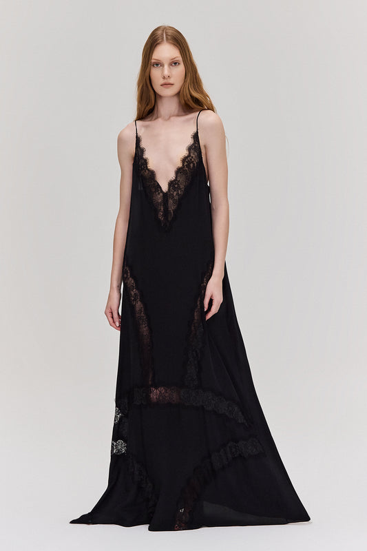 VESTIDO LONGO ALÇA SEDA ENTREMEIOS RENDA PRETA (8672253673699)