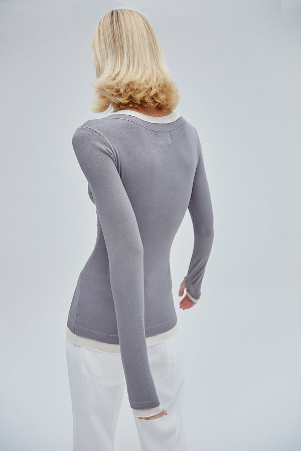 BLUSA MANGA LONGA MALHA CINZA DETALHE BEGE (8362928799971)
