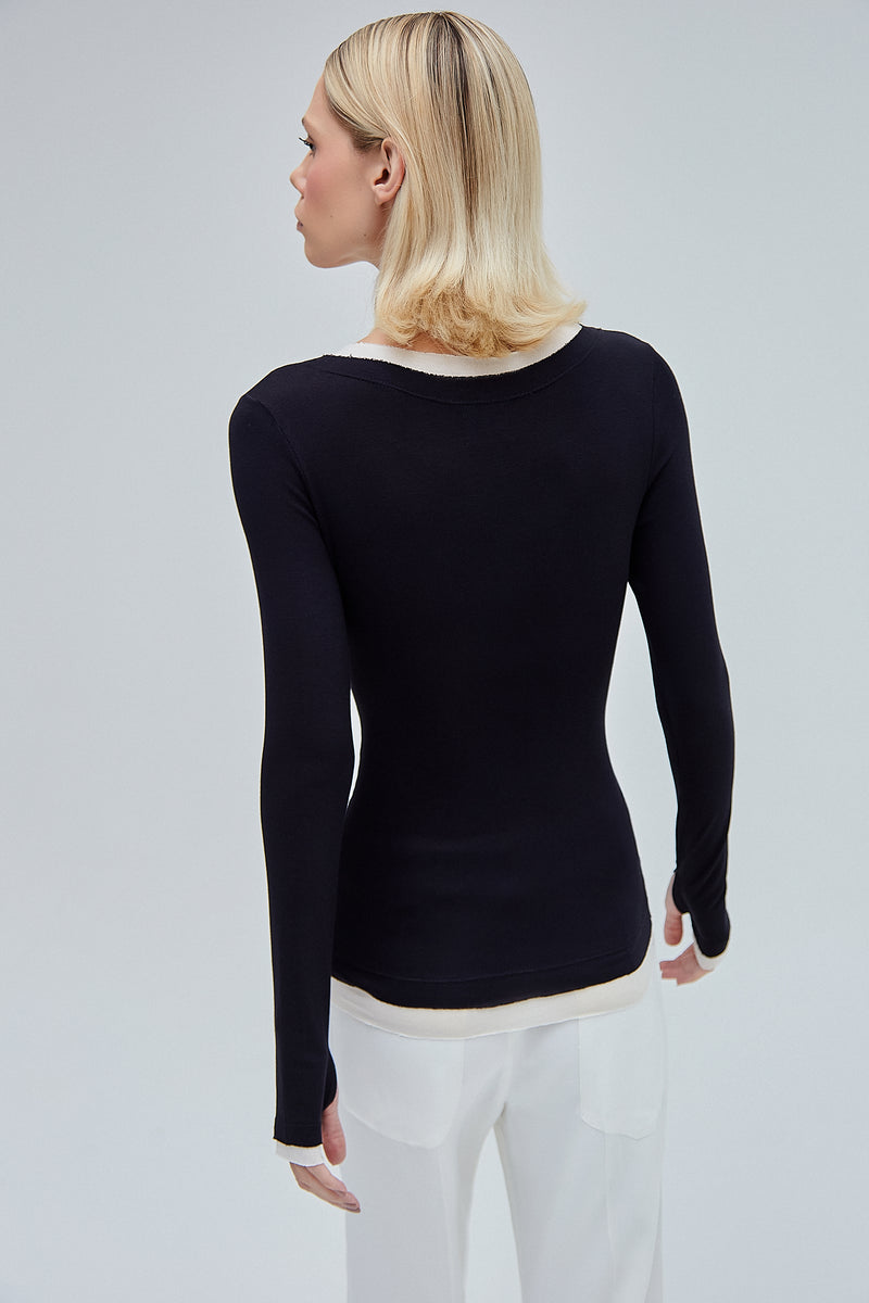 BLUSA MANGA LONGA MALHA PRETA  DETALHE BEGE (8362929062115)