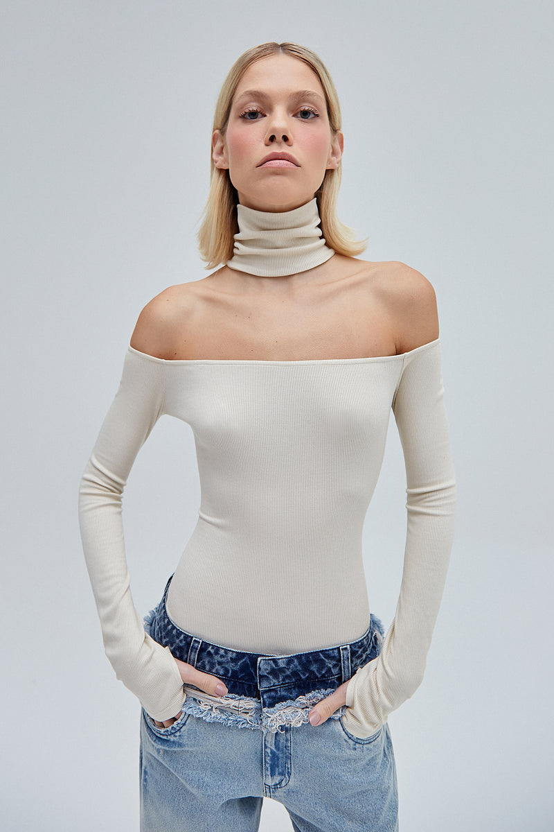 BLUSA DECOTE GOLA FALSA MALHA BEGE (8362926506211)