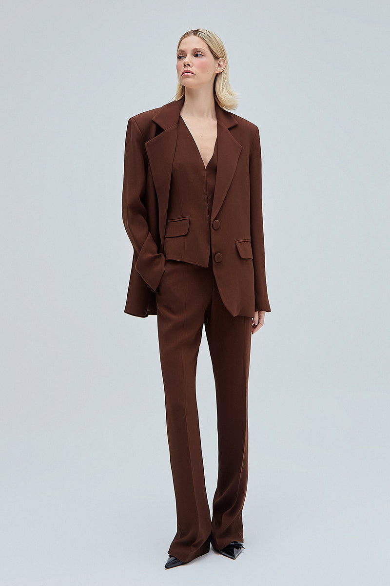 CALÇA RETA CREPE PATOU MARROM (8362856874211)