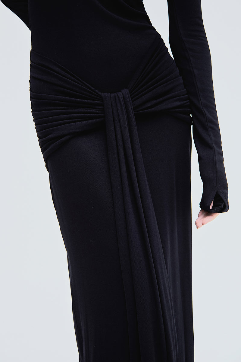 VESTIDO LONGO GOLA ALTA QUADRIL FRANZIDO MALHA PRETA (8362860445923)