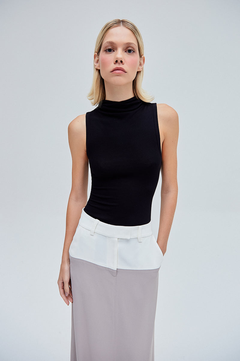 BLUSA GOLA ALTA SEM MANGA MALHA PRETA (8362927358179)