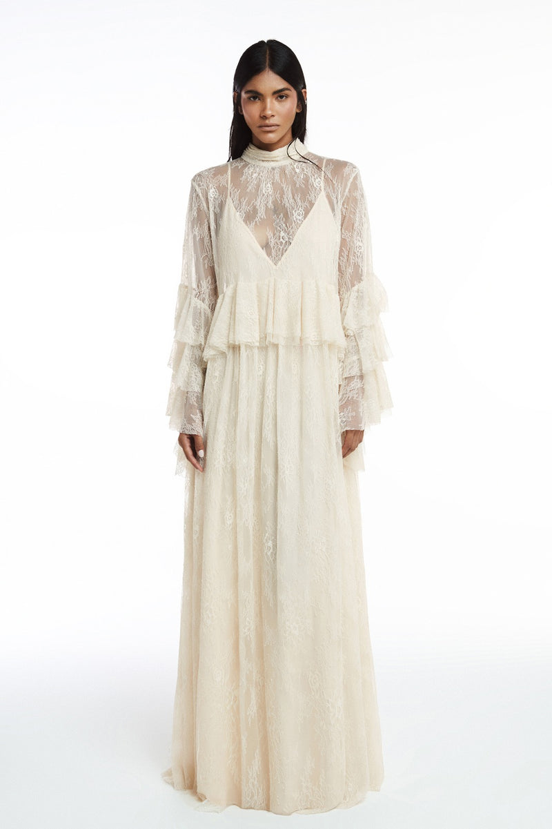 VESTIDO LONGO GOLA ALTA BABADOS CINTURA E MANGAS RENDA OFF WHITE (8809478881507)