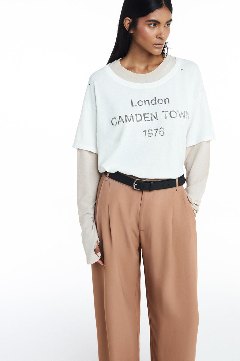CALÇA ALFAIATARIA PREGAS CREPE PATOU MOCHA (8809476751587)
