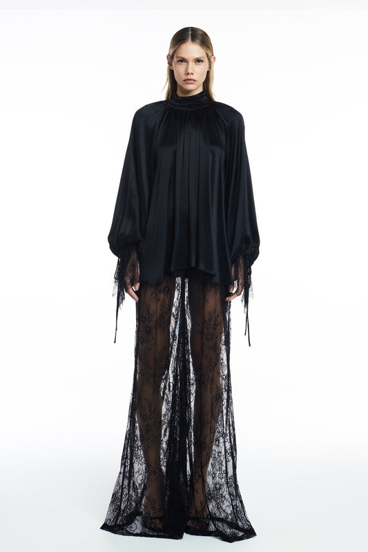 BLUSA GOLA ALTA DRAPEADA CETIM PRETO PUNHO RENDA (8809476489443)