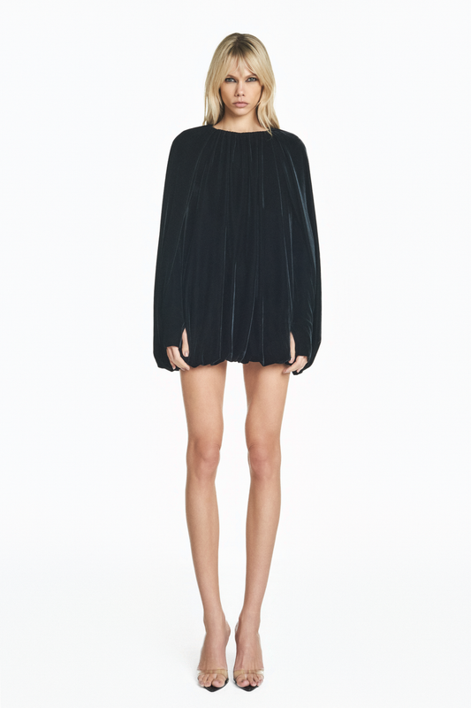 VESTIDO CURTO AMPLO BALONÊ CAPA VELUDO PRETO