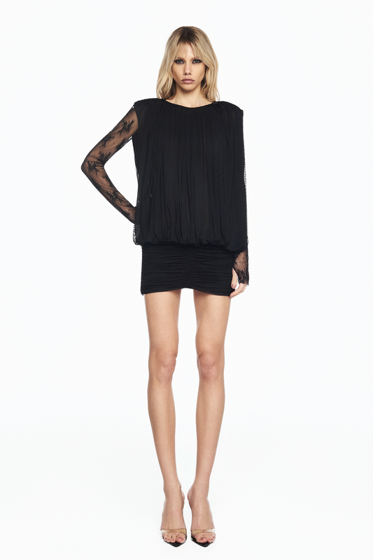 VESTIDO CURTO MANGA LONGA RENDA PRETA CORPO E PALA DRAPEADO TULE PRETO