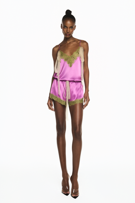 SHORTS ELÁSTICO CÓS CETIM FUCSIA RENDA VERDE