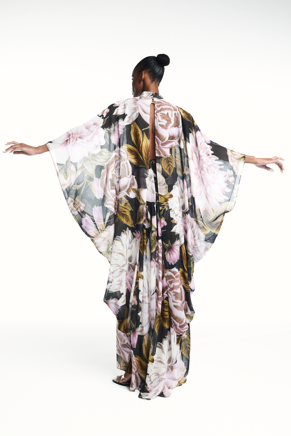 VESTIDO LONGO AMPLO CAPA GEORGETE FLORAL PRETO (8980757610723)