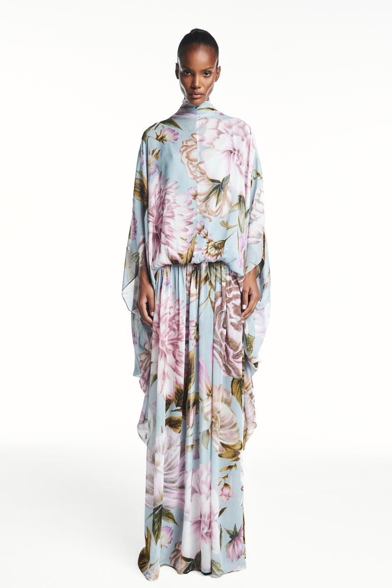 VESTIDO LONGO AMPLO CAPA GEORGETE FLORAL AZUL (8980757414115)