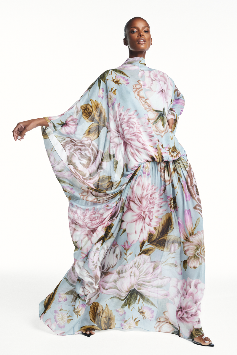 VESTIDO LONGO AMPLO CAPA GEORGETE FLORAL AZUL (8980757414115)