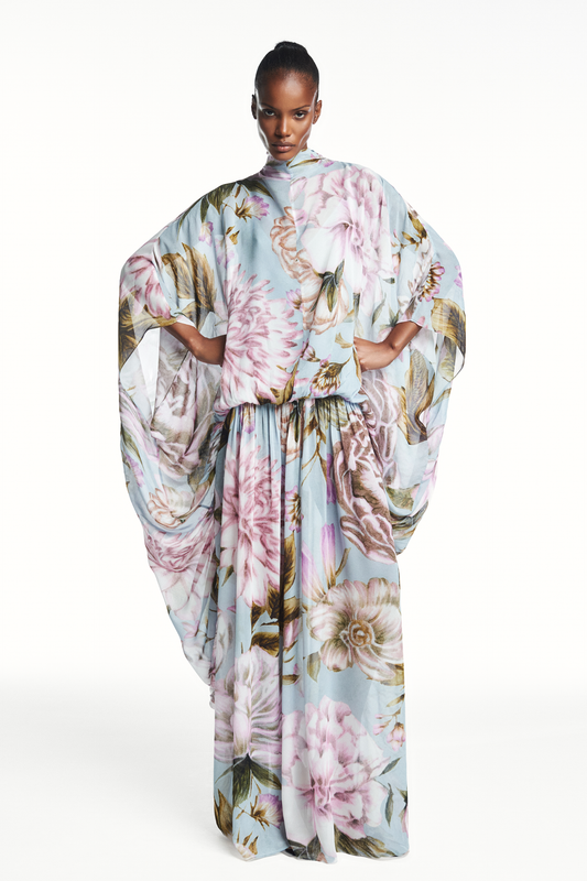 VESTIDO LONGO AMPLO CAPA GEORGETE FLORAL AZUL (8980757414115)