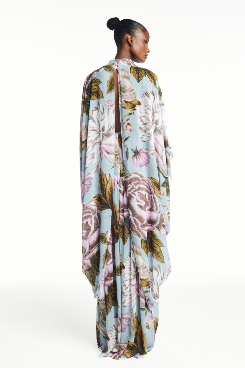 VESTIDO LONGO AMPLO CAPA GEORGETE FLORAL AZUL (8980757414115)