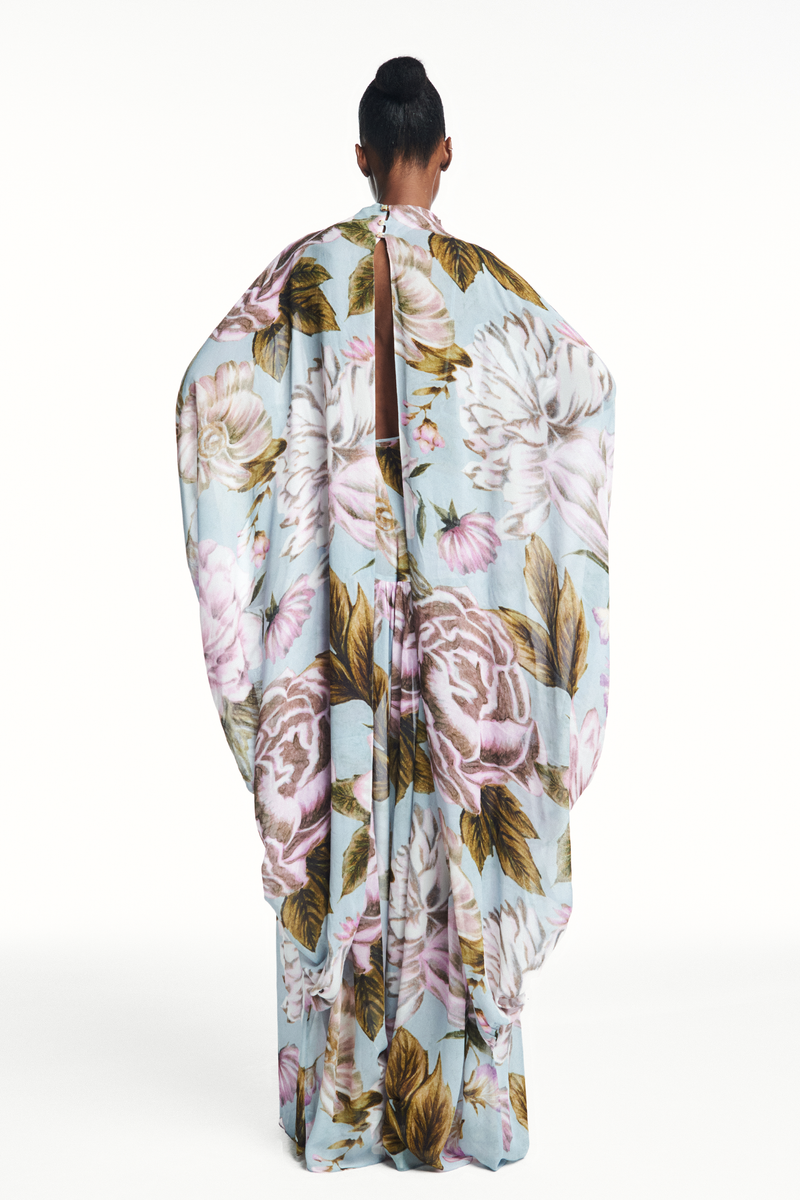 VESTIDO LONGO AMPLO CAPA GEORGETE FLORAL AZUL (8980757414115)