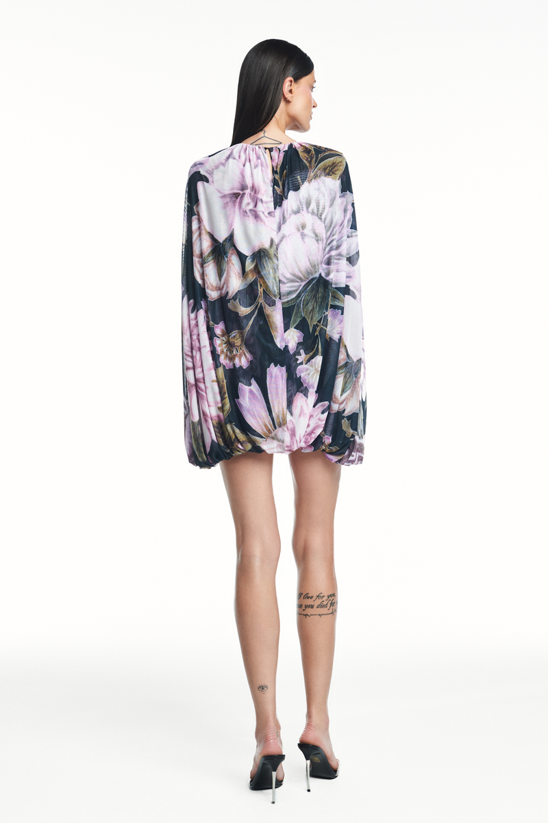 VESTIDO CURTO AMPLO BALONÊ CAPA TULE FLORAL PRETO (8980756529379)