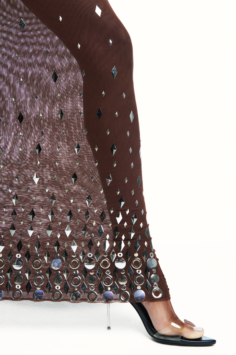 VESTIDO LONGO GOLA ALTA SEM MANGA METAIS TULE MARROM (8980758233315)