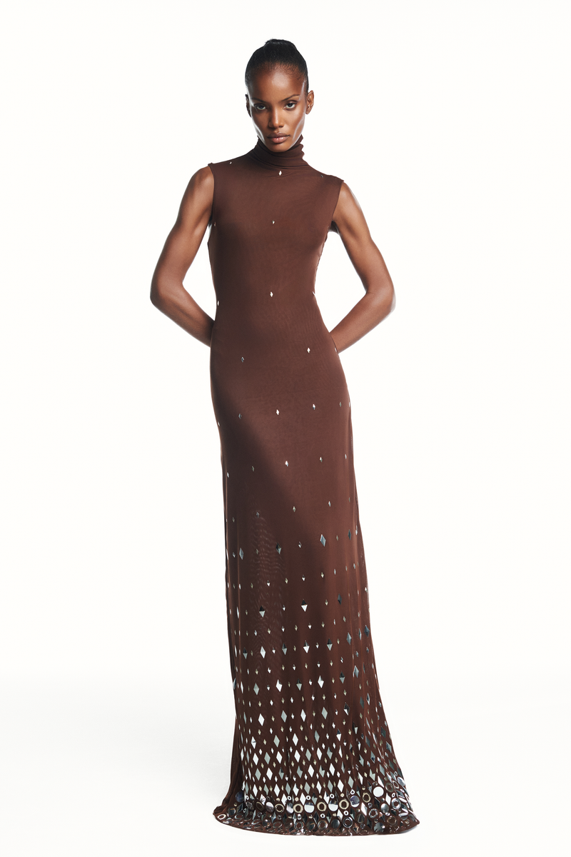 VESTIDO LONGO GOLA ALTA SEM MANGA METAIS TULE MARROM (8980758233315)