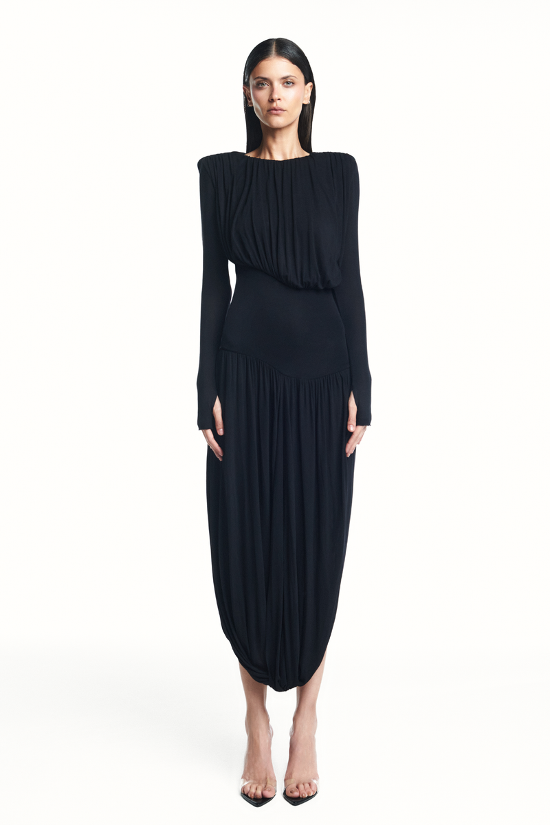VESTIDO LONGO MANGA LONGA SAIA TORCIDA CORPO DRAPEADO MALHA PRETO (8980759281891)
