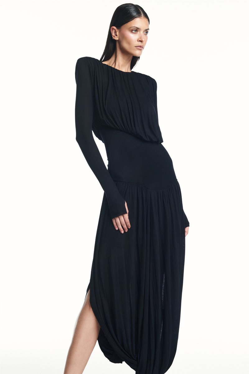 VESTIDO LONGO MANGA LONGA SAIA TORCIDA CORPO DRAPEADO MALHA PRETO (8980759281891)